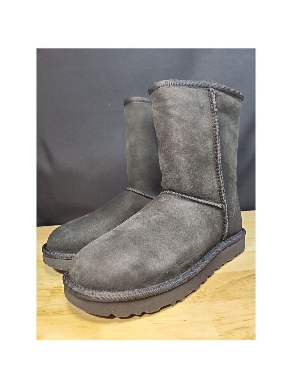 UGG boot size 6 Classic short ii